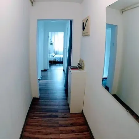 Modern Apartment, 1 Bedroom + Livingroom Apartment *