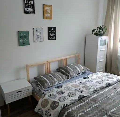 Modern Apartment, 1 Bedroom + Livingroom *